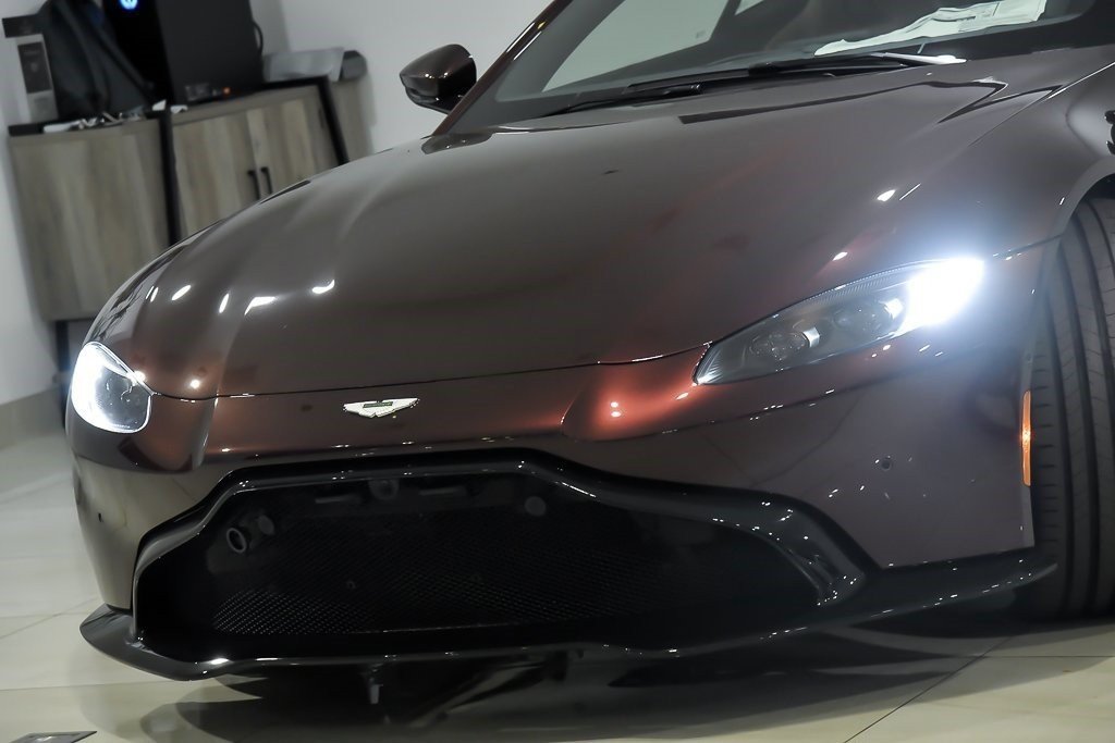 2023 Aston Martin Vantage Base